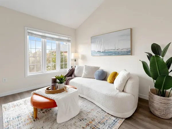 11 Diamond CT, Hamilton, ON L9C 7V5