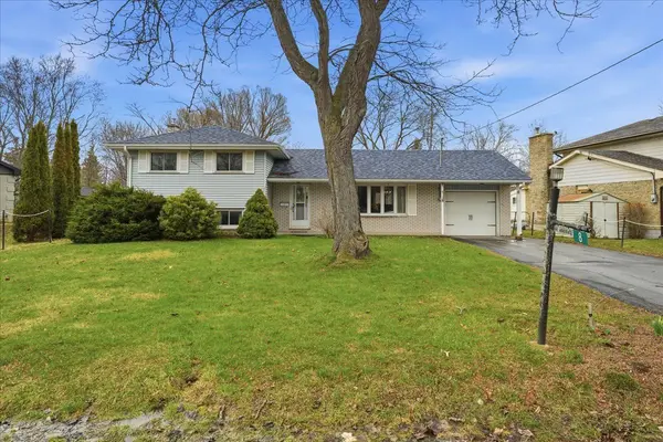 8 Fenwood CRES, Prince Edward County, ON K8N 4Z7