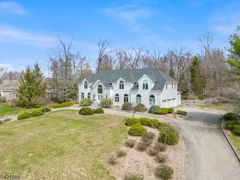 718 High Woods Dr, Franklin Lakes Boro, NJ 07417