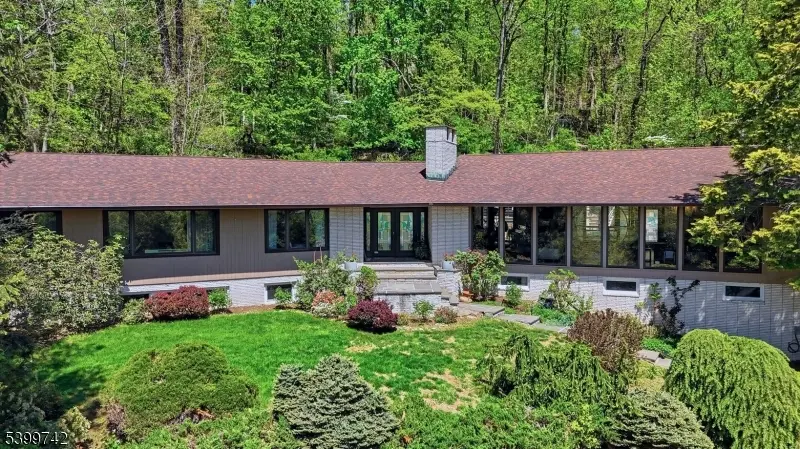 38 Farview Rd, Millburn Twp., NJ 07041