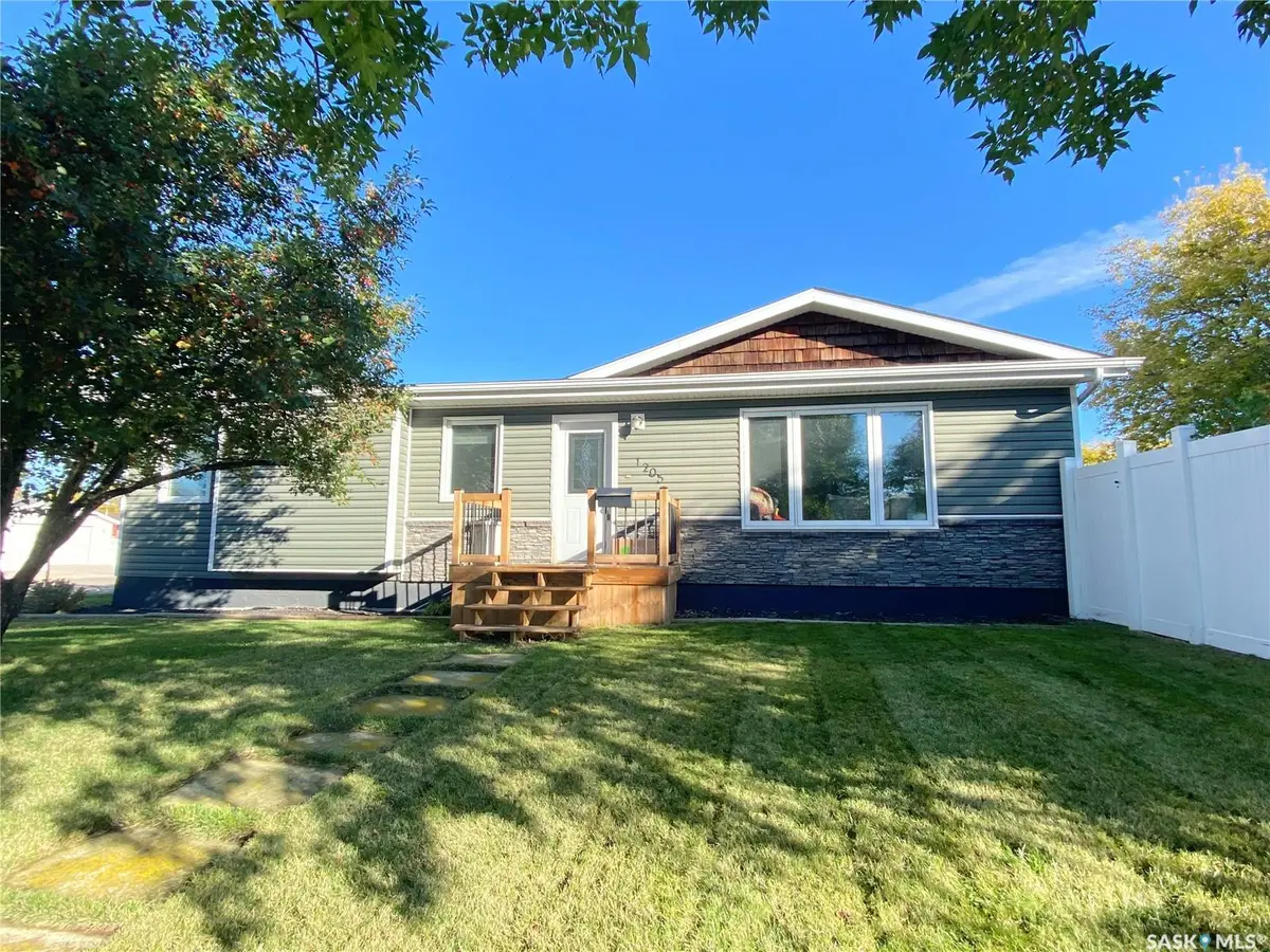 1205 Douglas ROAD, Weyburn, SK S4H 2P9