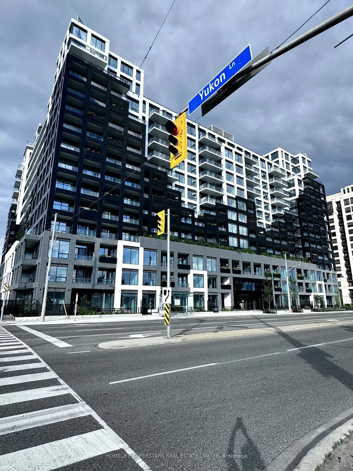 1100 Sheppard AVE W #825, Toronto W05, ON M3K 0E4