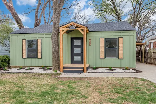 4221 Donnelly Avenue, Fort Worth, TX 76107