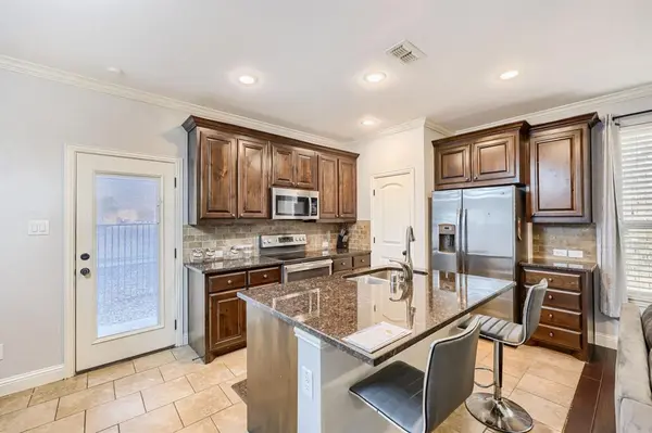 5035 Venecia Way, Grand Prairie, TX 75052