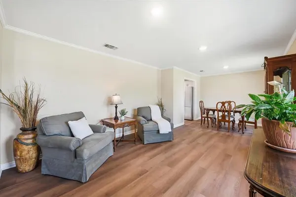 628 Robindale Court, Bedford, TX 76022