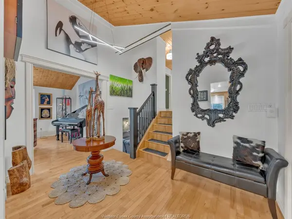 24 STATES, Amherstburg, ON N9V 3M2