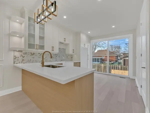 125 Laurier Drive, Lasalle, ON N9J 1L4