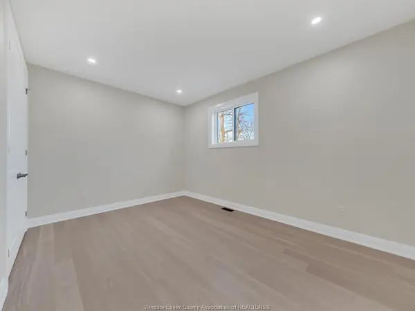 125 Laurier Drive, Lasalle, ON N9J 1L4