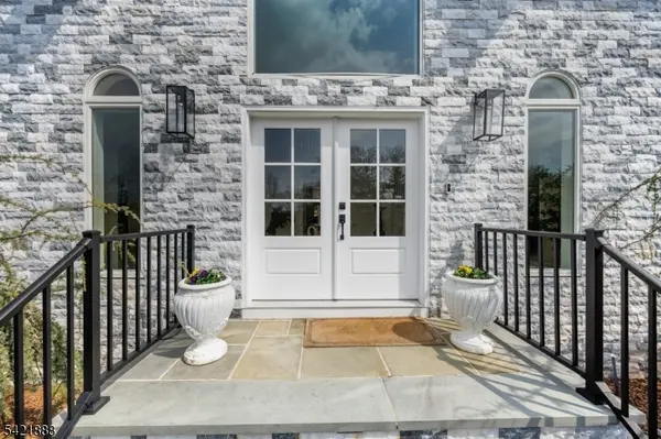 718 High Woods Dr, Franklin Lakes Boro, NJ 07417