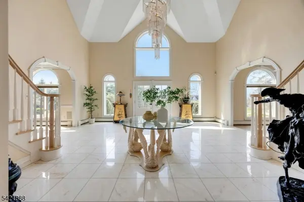 718 High Woods Dr, Franklin Lakes Boro, NJ 07417