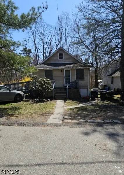 5 Banker Rd, West Milford Twp., NJ 07421