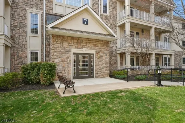 706 Holly Ln #706, Cedar Grove Twp., NJ 07009