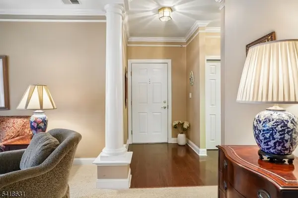 706 Holly Ln #706, Cedar Grove Twp., NJ 07009