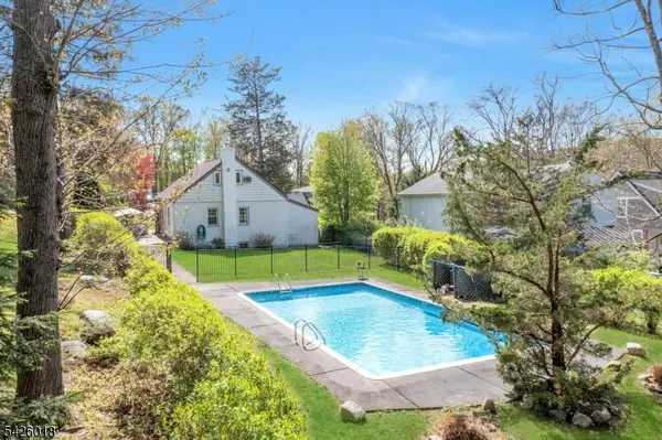 17 Andrew Ave, Oakland Boro, NJ 07436