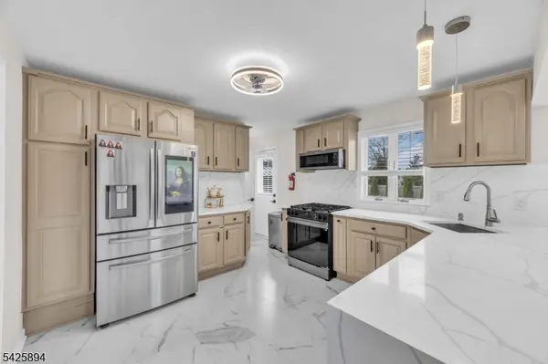 105 Morril Dr, South Plainfield Boro, NJ 07080