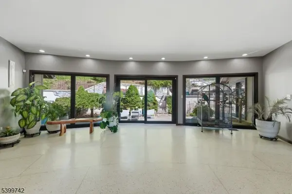 38 Farview Rd, Millburn Twp., NJ 07041