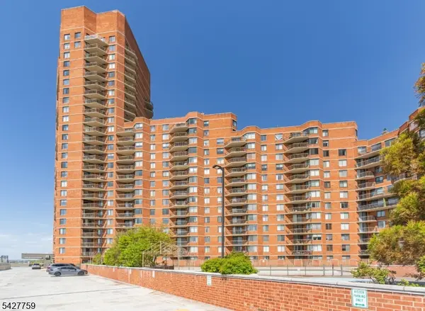 831 Harmon Cove Tower, Secaucus Town, NJ 07094