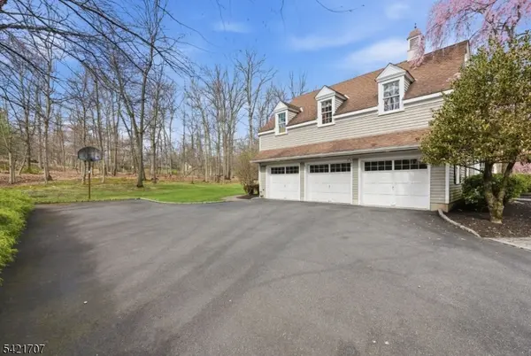 3 Lockwood Dr, Bridgewater Twp., NJ 08807