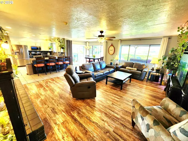 120 HAMMEL RD, Eagle Point, OR 97524