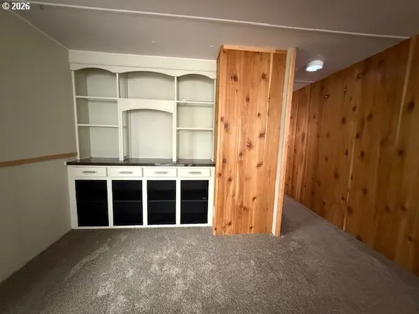 1600 RHODODENDRON DR #155, Florence, OR 97439