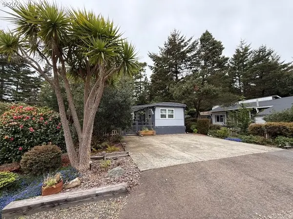 1600 RHODODENDRON DR #155, Florence, OR 97439