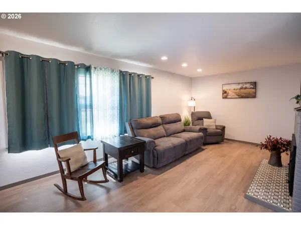 2897 Game Farm RD, Springfield, OR 97477