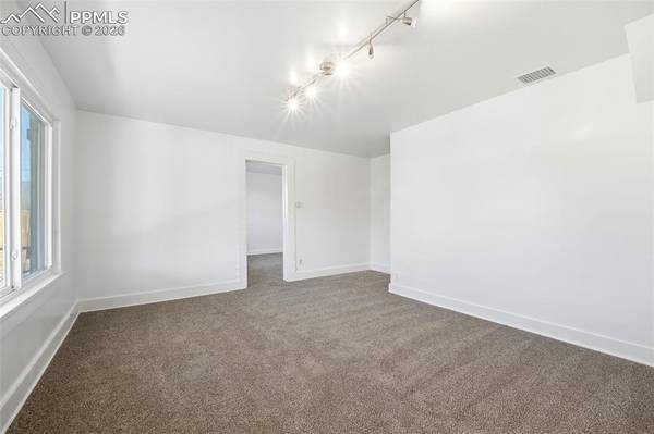 1512 E Monument ST, Colorado Springs, CO 80909