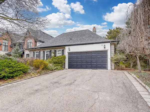 46 Caravan DR, Toronto C13, ON M3B 1N3