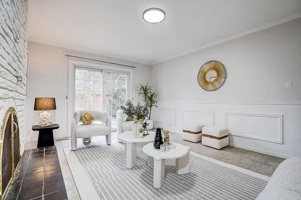 46 Caravan DR, Toronto C13, ON M3B 1N3