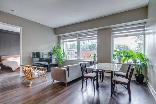 111 St Clair AVE W #321, Toronto C02, ON M4V 1N5