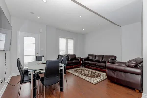 130 Bayly ST W, Ajax, ON L1S 0C3