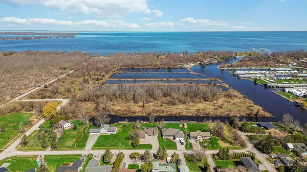 18 Villa DR, Georgina, ON L0E 1N0