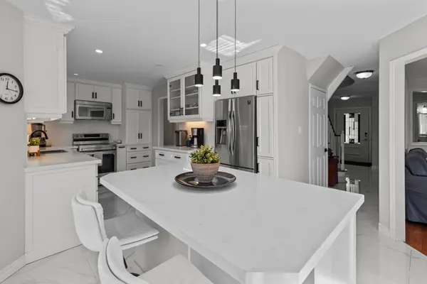 1 Dixon CT, Barrie, ON L4N 7H1