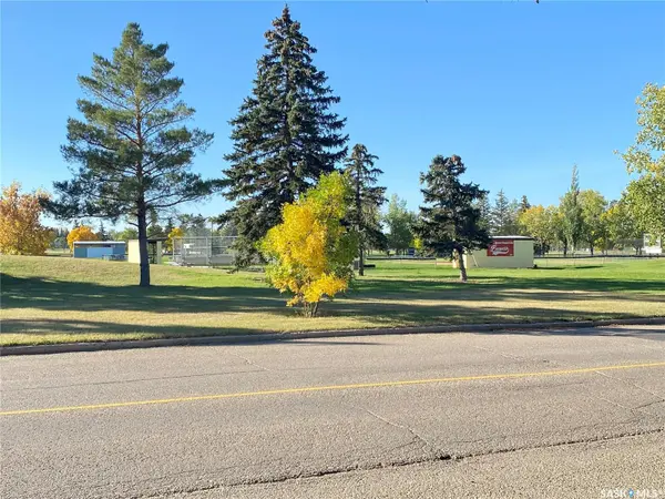 1205 Douglas ROAD, Weyburn, SK S4H 2P9