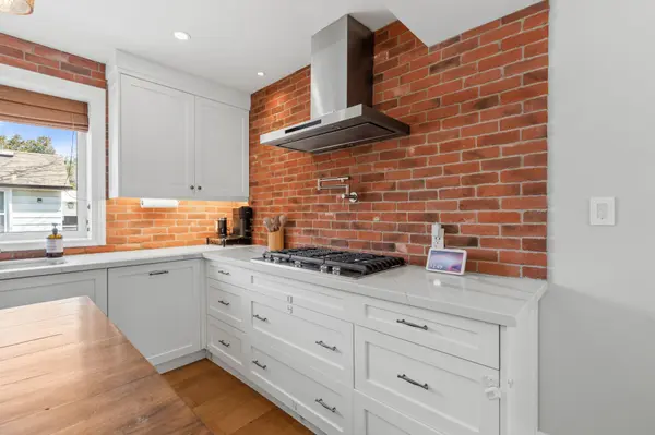 176 Troy ST, Mississauga, ON L5G 1S7