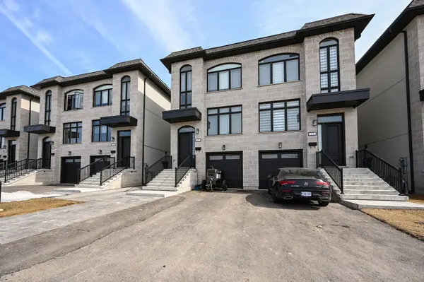 17 St Gaspar CT, Toronto W05, ON M6L 1Y7