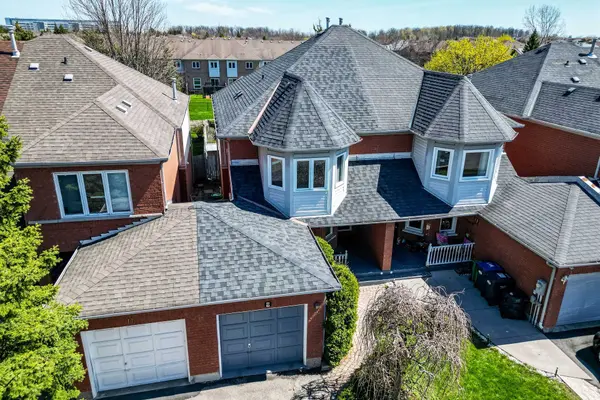 9 Woodstream AVE, Brampton, ON L6R 1N7