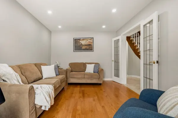 6760 Dillingwood DR, Mississauga, ON L5N 7A2