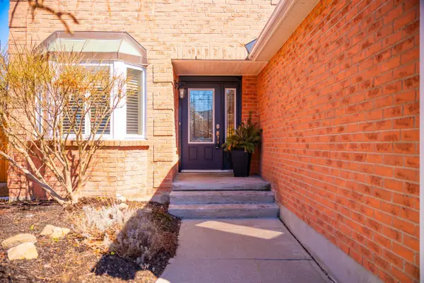 23 Cowan BLVD, Cambridge, ON N1T 1E5