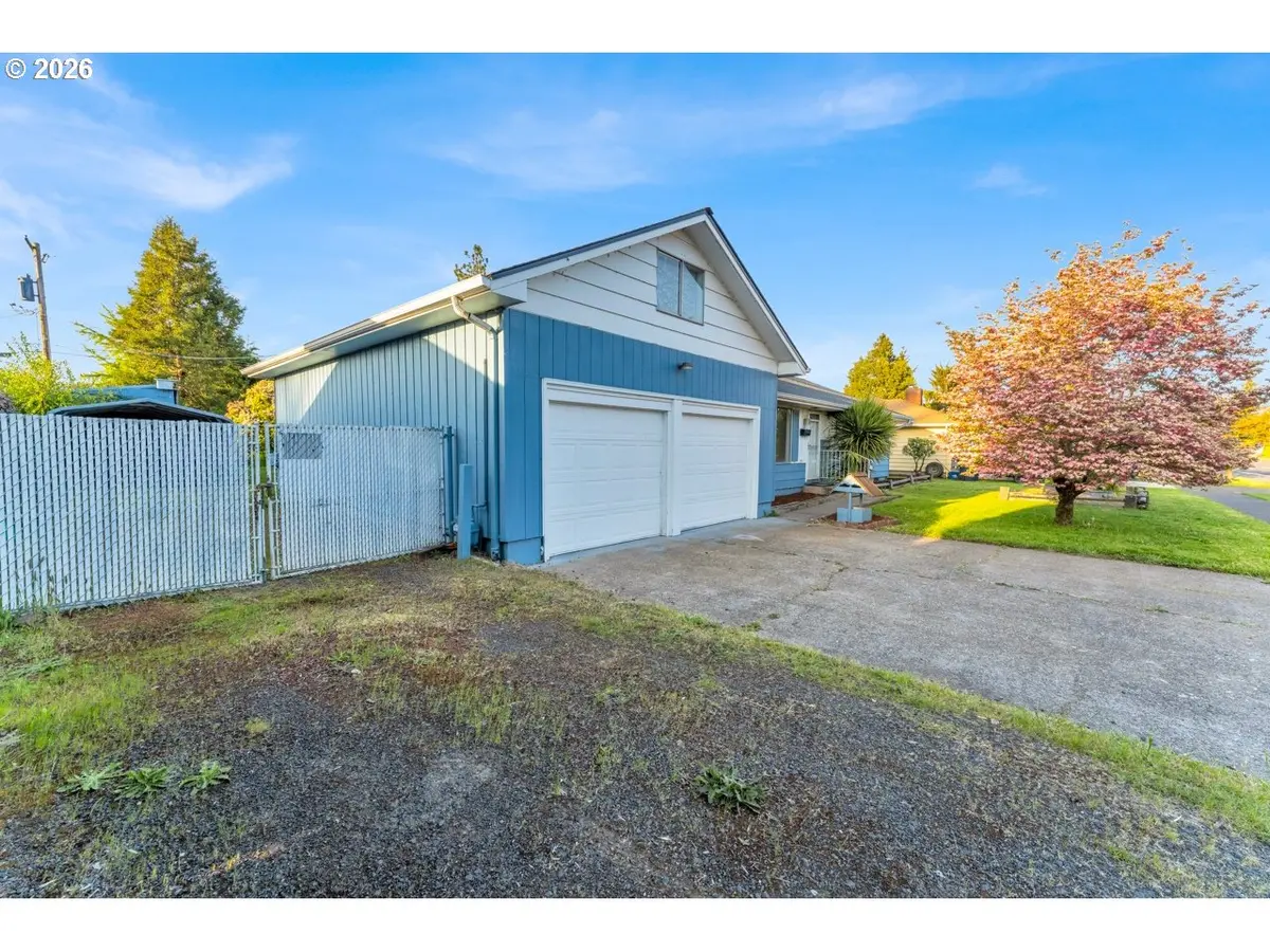 212 HAYDEN BRIDGE WAY, Springfield, OR 97477