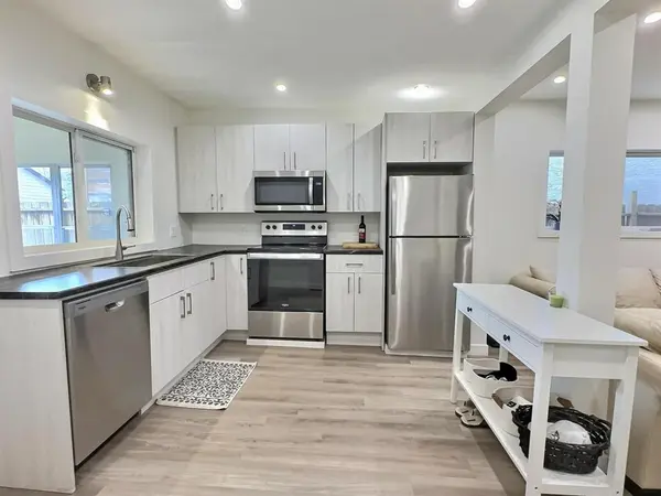 172 Bertrand ST, Winnipeg, MB R2H 0N4