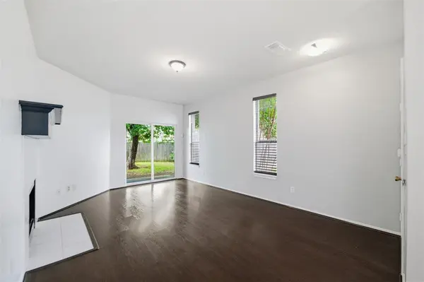 1001 Brenner Court, Arlington, TX 76017