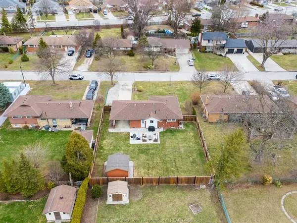 735 Lounsborough, Windsor, ON N9G 1G1