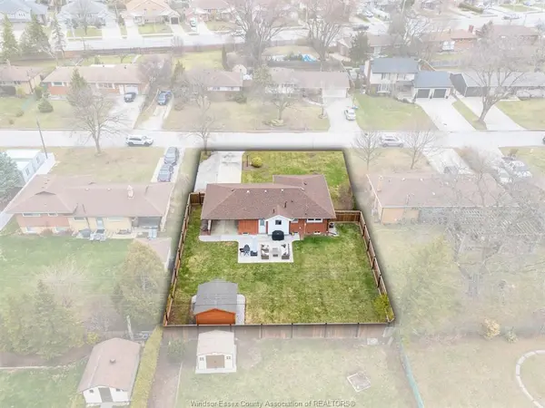 735 Lounsborough, Windsor, ON N9G 1G1