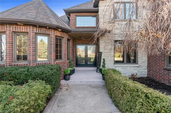 2116 FRONT Road, Amherstburg, ON N9V 3R3