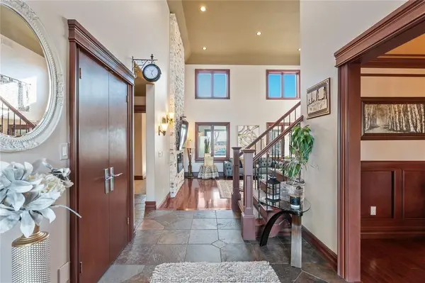 2116 FRONT Road, Amherstburg, ON N9V 3R3