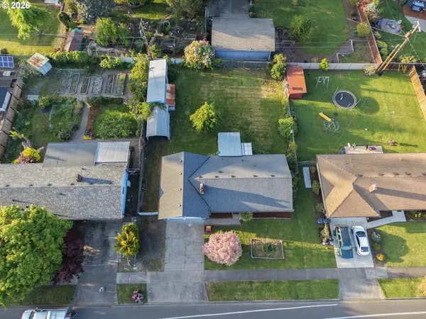 212 HAYDEN BRIDGE WAY, Springfield, OR 97477