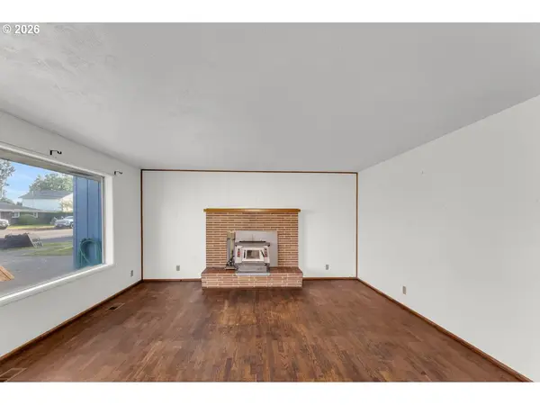 212 HAYDEN BRIDGE WAY, Springfield, OR 97477