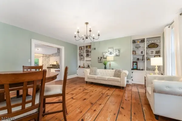 31 Center St, Clinton Town, NJ 08809