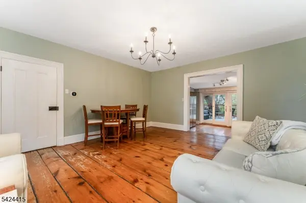 31 Center St, Clinton Town, NJ 08809